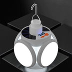 Eingeschaltete Solar-LED-Laterne mit Haken vor dunklem Hintergrund