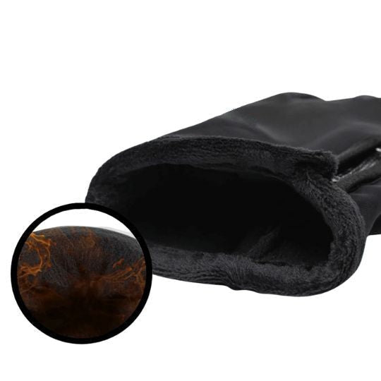Weiches Innenfutter eines schwarzen Winterhandschuhs mit Detailausschnitt